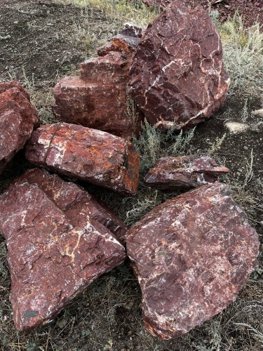 Ландшафтные глыбы красно-фиолетовые 200-1000 килограмм купить в Красноуфимске