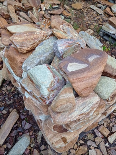 Златолит жёлтый, жёлто-зелёный глыбки и валуны для ланшафтного дизайна купить в Красноуфимске