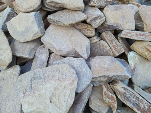 Златолит жёлтый, жёлто-зелёный глыбки и валуны для ланшафтного дизайна купить в Красноуфимске