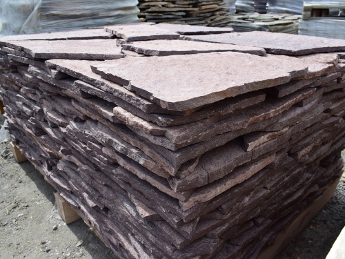 Плитняк лемезит бордовый для облицовки цоколя 20-25 мм  купить в Красноуфимске