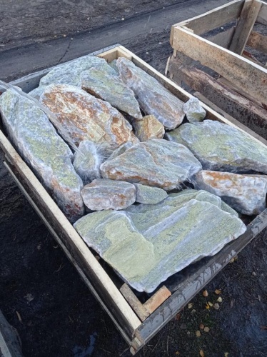 Златолит жёлтый, жёлто-зелёный глыбки и валуны для ланшафтного дизайна купить в Красноуфимске