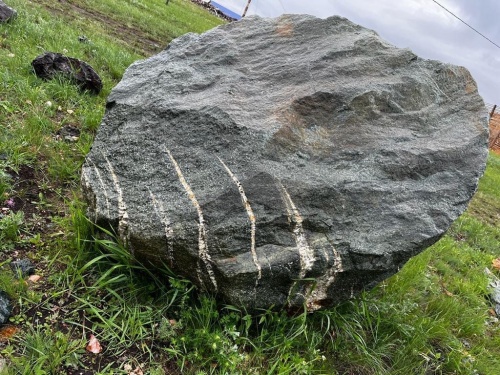 Гигантские зелёные валуны для ландшафтного дизайна весом более 5 тонн купить в Красноуфимске