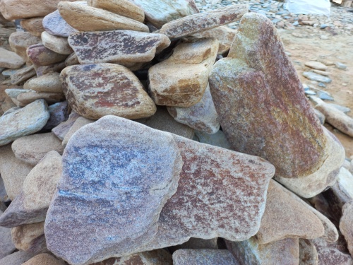 Златолит жёлтый, жёлто-зелёный глыбки и валуны для ланшафтного дизайна купить в Красноуфимске