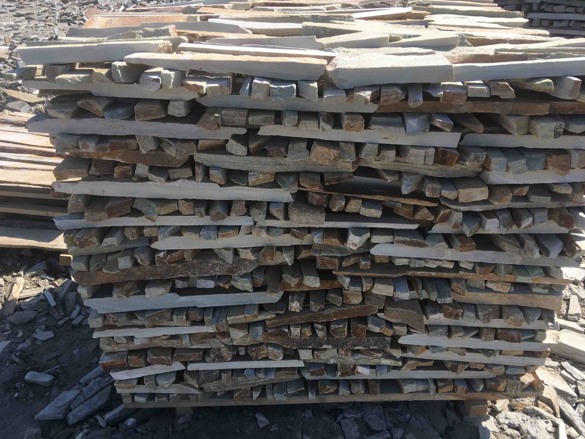 Горбушка златолит золотистый для облицовки купить в Красноуфимске