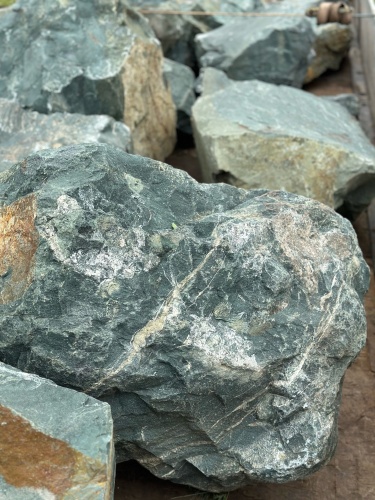 Камни для ландшафтного дизайна зелёные 10-60 килограмм купить в Красноуфимске