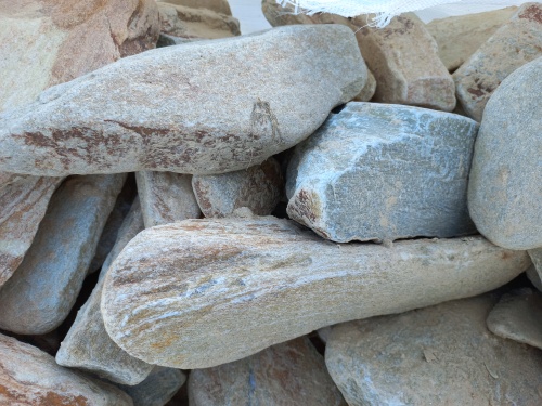 Златолит жёлтый, жёлто-зелёный глыбки и валуны для ланшафтного дизайна купить в Красноуфимске