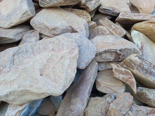 Златолит жёлтый, жёлто-зелёный глыбки и валуны для ланшафтного дизайна купить в Красноуфимске