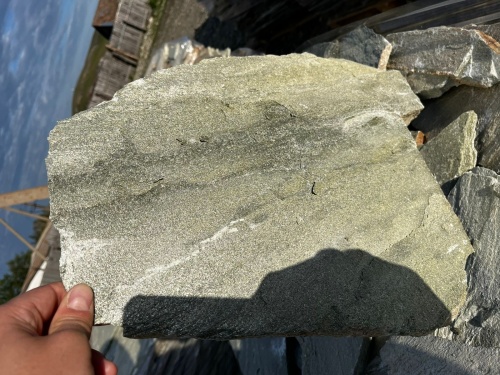 Плитняк златолит зелёный для цоколя, отмостки купить в Красноуфимске