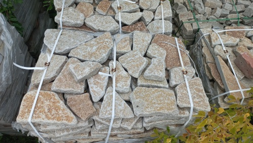 Гранитный плитняк галтованный для парковки купить в Красноуфимске