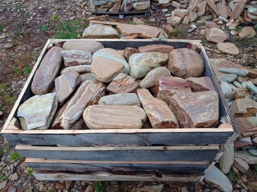 Златолит жёлтый, жёлто-зелёный глыбки и валуны для ланшафтного дизайна купить в Красноуфимске