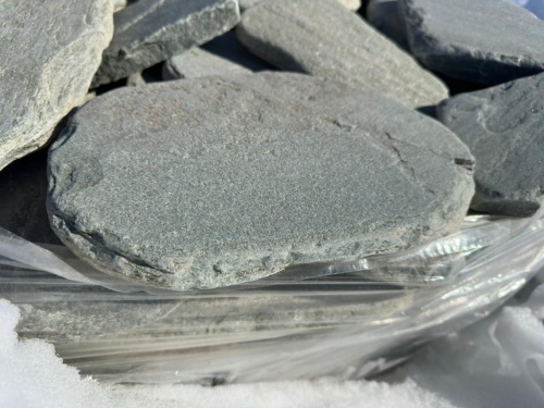 Плитняк златолит зелёный галтованный для мощения на бетон купить в Красноуфимске