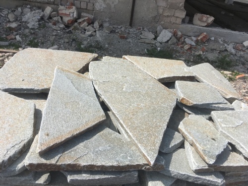 Златолит серебристый галтованный для лестниц купить в Красноуфимске